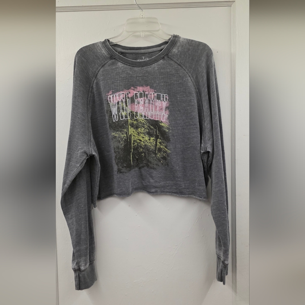 Goodie Two Sleeves Wild Beauty Cropped Long Sleeve Graphic Tee L